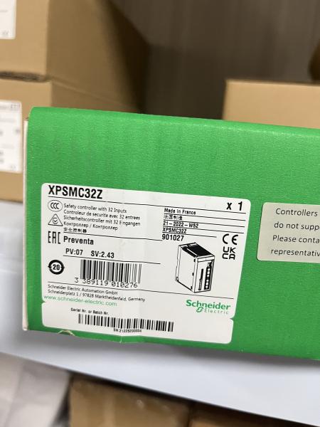 Schneider Electric XPSMC32Z Contrôleur de sécurité de l'image 24V CC 12W Consommation électrique