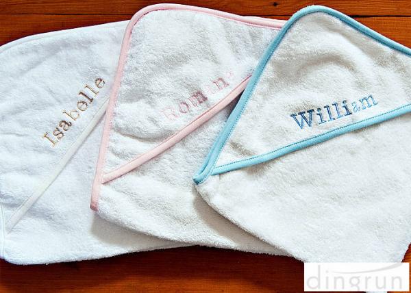 Durable White Hooded Baby Towels Embroidered For Family 350gsm