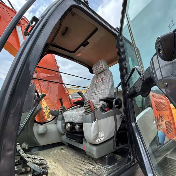 Hitachi ZX130 Heavy Industrial Equipment Used Construction Vehicles Excavator 13 Ton