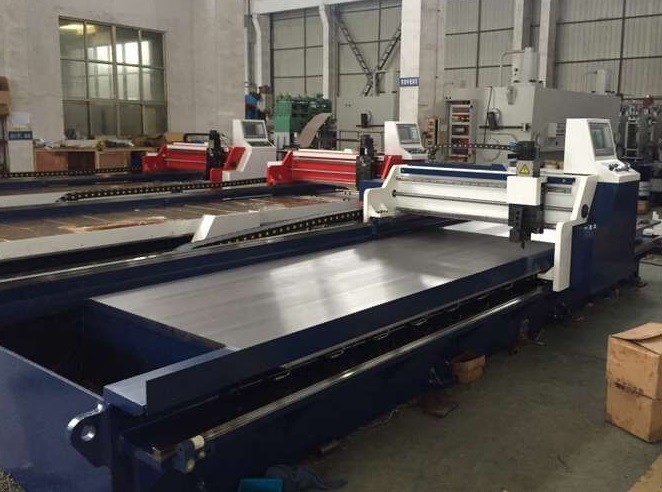 V-отрезка сервопривода автомата для резки паза CNC v металлического листа машина полного ведя счет