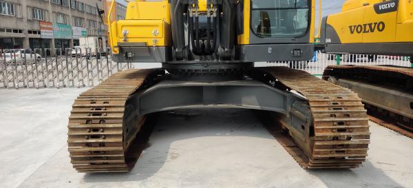 Excavadora amarelo Komatsu 460blc de segunda mão em boas condições.