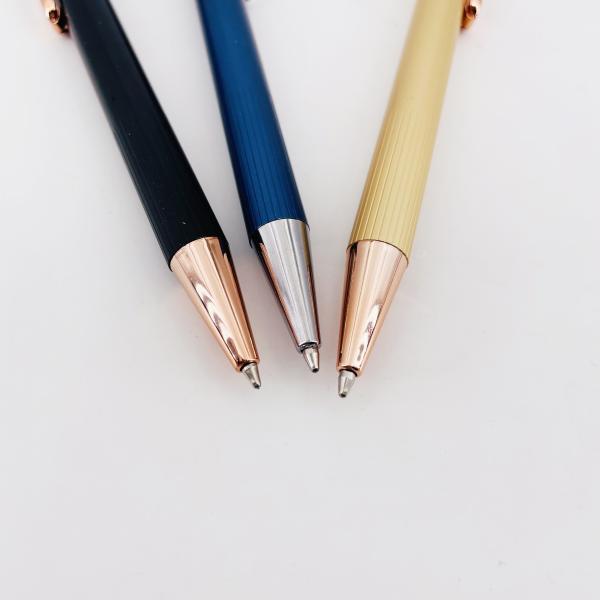 Le stylo à bille mat de texture de luxe est un stylo à bille en aluminium à écran tactile de type presse