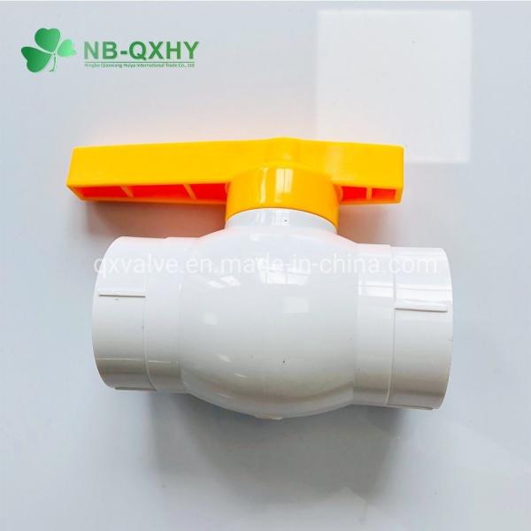 Operação manual 2 polegadas de porcelana branco PVC válvula de bola para durável e alta espessura