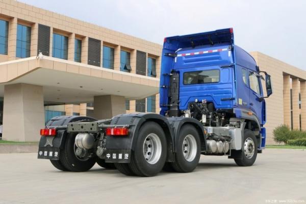 Powerful SinotruK Haohan N6G 4*2 6*4 Traction Truck CHG LNG Special Truck Traction Head