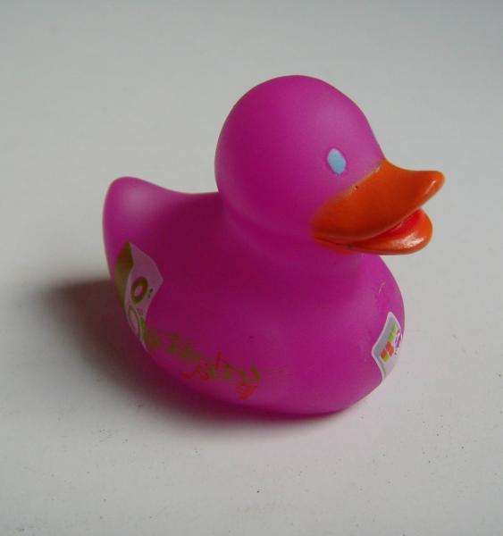 Mini Novelty Floating Mini Rubber Ducks 3cm Length For Promotional Keychain