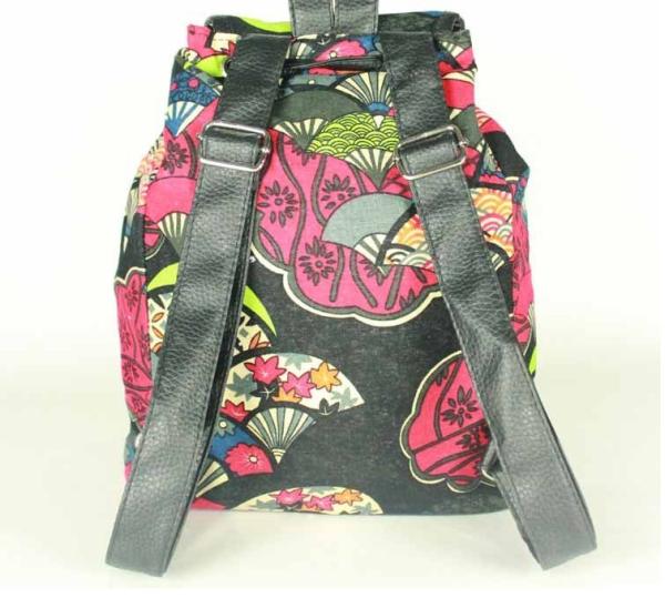 Hot Ladies European and American fashion retro flower casual canvas backpack trumpet