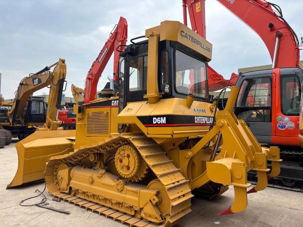 Used CAT D6M  Crawler Bulldozer In Good Condition Cheap Price With Original Engine