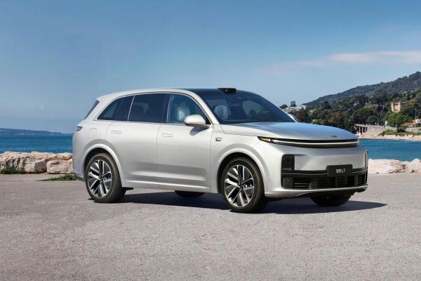 Luxury Left Drive Electric Vehicle 400km Range Lixiang L7 Electric Car