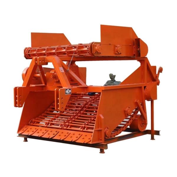 Working D300-400mm 2.1km/H Cassava Harvesting Machine Twin Row