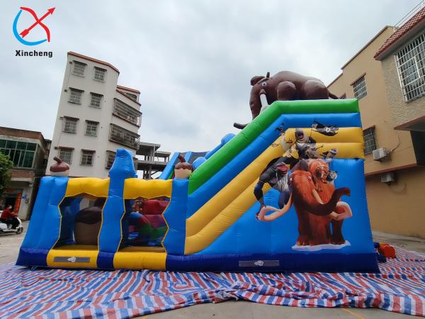 Chambre gonflable pour les enfants, cours d'obstacles de l'âge de glace, terrain de jeu de la ville gonflable