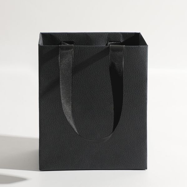 Exquisite Jewelry Packaging Bags Gift Bags High-Quality Paper Bags With Customizable Logos