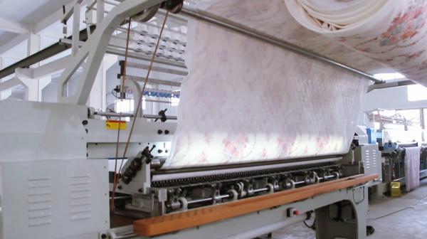 94 Inch Duvet Computerized Sewing And Quilting Machine 25.4mm Needle Space