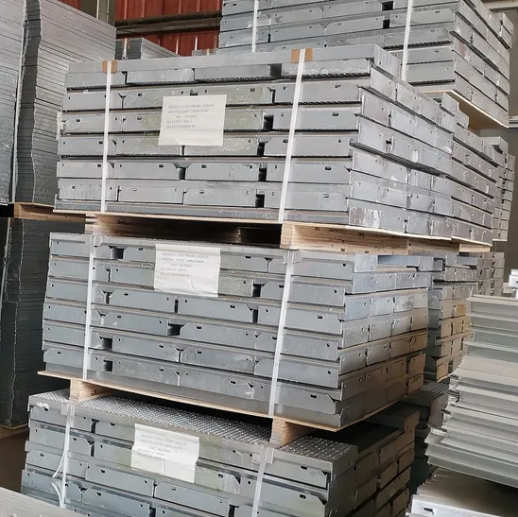 Hot-Dip Galvanized Steel Stair Treads with Square Grid for Corrosion Resistant Outdoor Steps