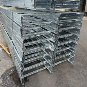 DIP caliente / pre galvanizado trunking escalera de metal bandeja de cable tipo perforado acero