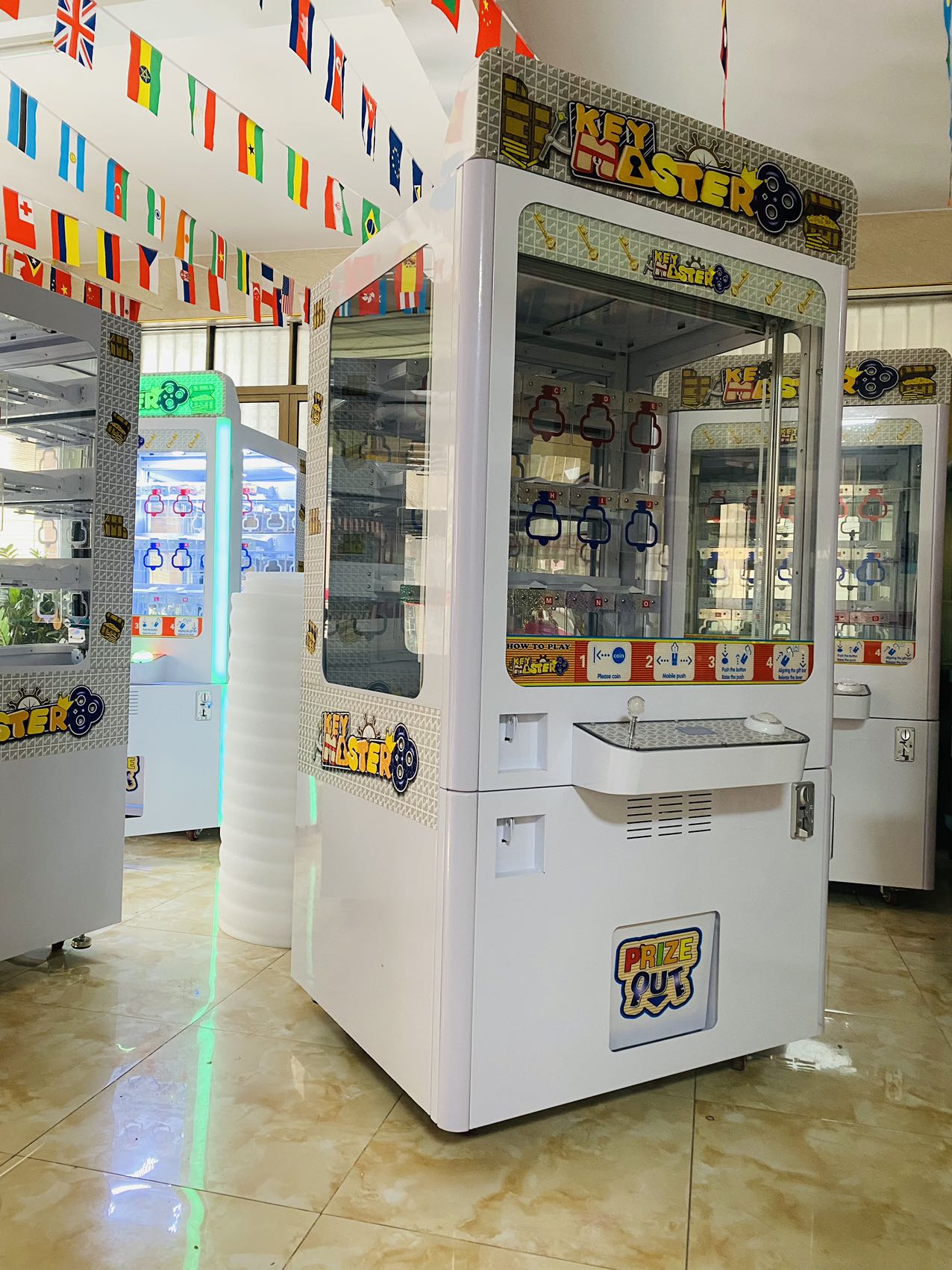 Key Master 15‑Slots Coin Operated Prize Machine, Adjustable Difficulty for Mall Arcade