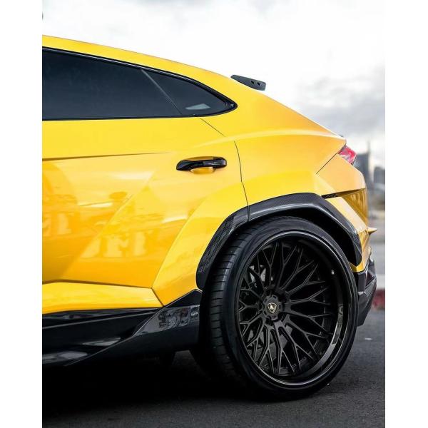 Black Lamborghini Body URUS Upgraded 1016 Hood Spoiler Wide Body Kit