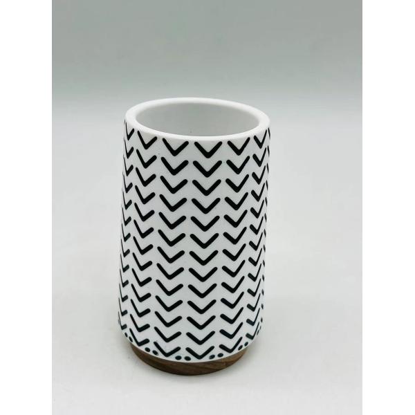 Accesorios de escritorio de baño de poliresina blanca Conformación redonda con madera Accesorios de inodoro Conjunto de cepillos de inodoro Dispensador de lavado manual