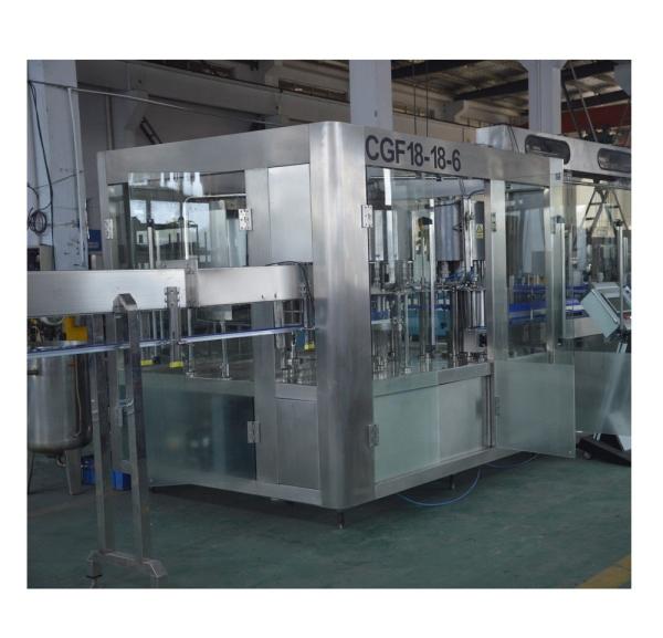 Máquina de enchimento de água mineral em garrafas de PET 6000b/h para lavagem