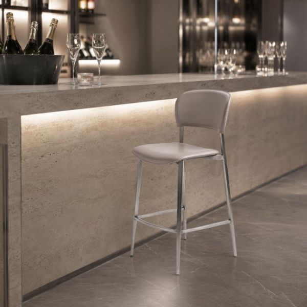 Microfiber Leather Bar Stool Metal Legs 505 * 460 * 1070mm For Hotel Lounge