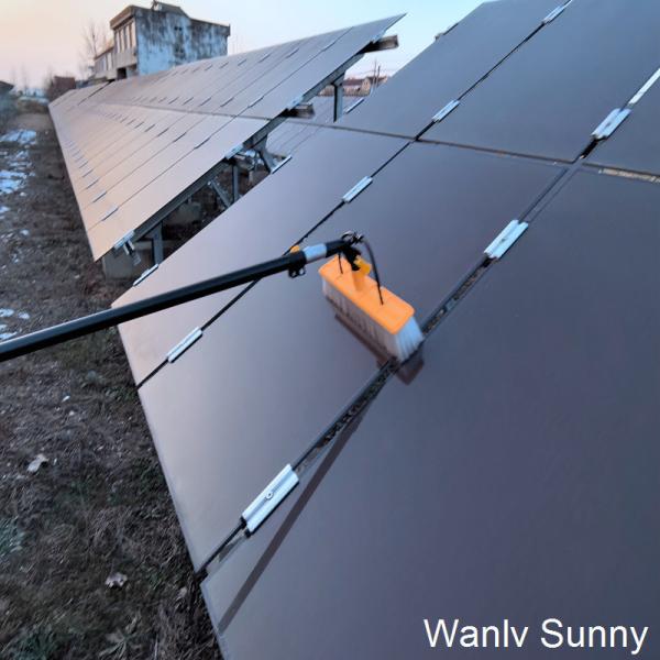 Máquina de limpeza de painéis solares com água alimentada Processo de limpeza de escovas elétricas rotativas