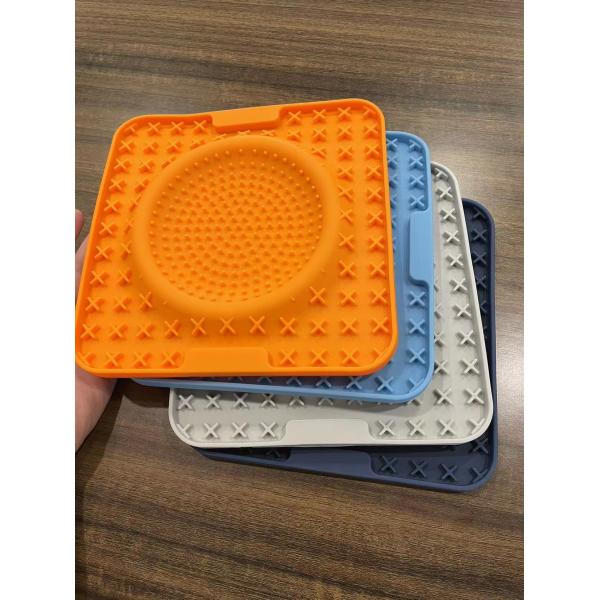Customized Color Silicone Pet Feeding Plate for Dog and Cat Licking Pad in 2024