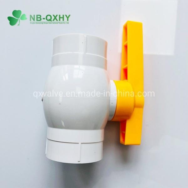 Operação manual 2 polegadas de porcelana branco PVC válvula de bola para durável e alta espessura