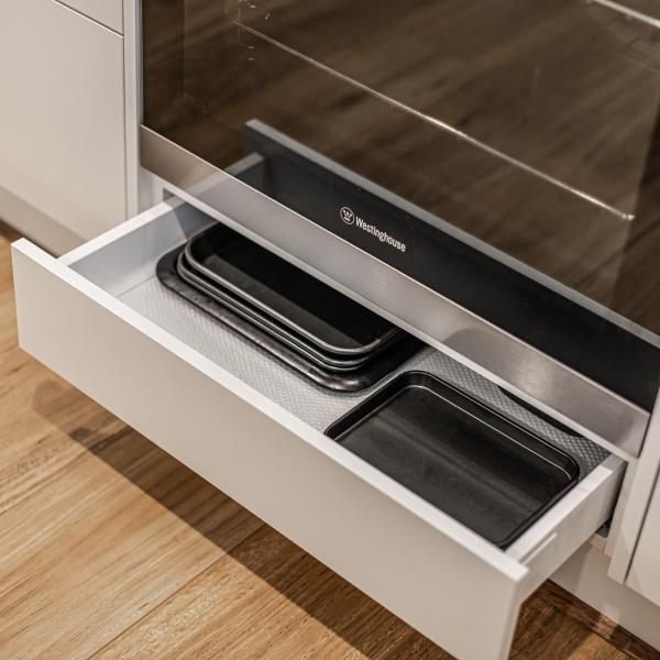 I Shape White Glossy Kitchen Cabinet Modern Italian Kitchen With Drawers And Island