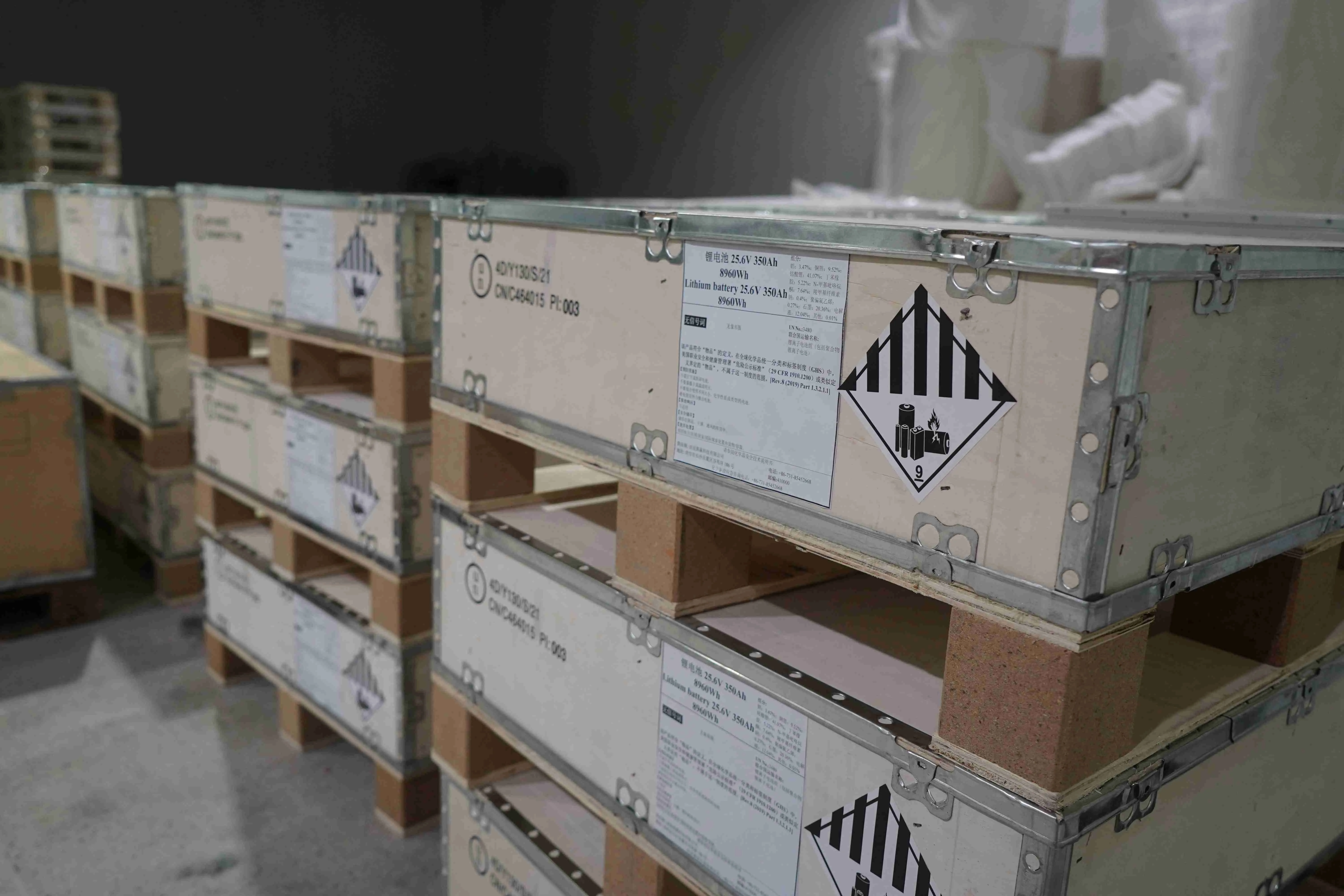 Pinsheng CE Approved 48V 10KWH 20KWH 30KWH 40KWH Solar Inverter Battery 51.2V Stackable LiFePO4 Energy Storage Battery