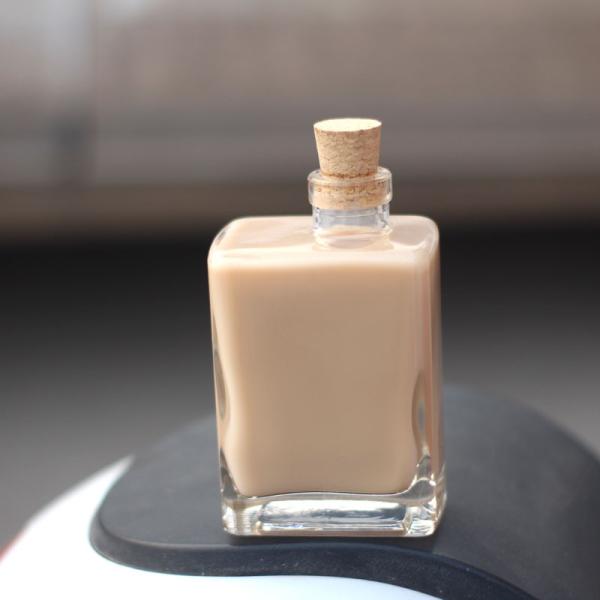 Shatter Resistant Glass Beverage Bottle Customized With Cork Food Safe Soda Lime
