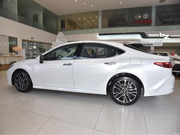 2024 Toyota Camry 2.0L Sports Plus Hybrid Sedan FWD Left-Hand Drive Single Motor 4915*1840*1450 for Chinese Markets