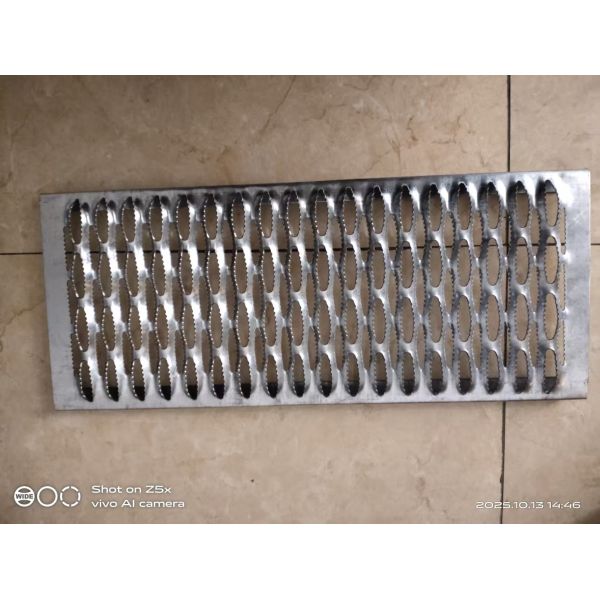 Heavy Duty Anti Slide Anti Slip Grating Steel Metal Safety Grating With Grip Strut