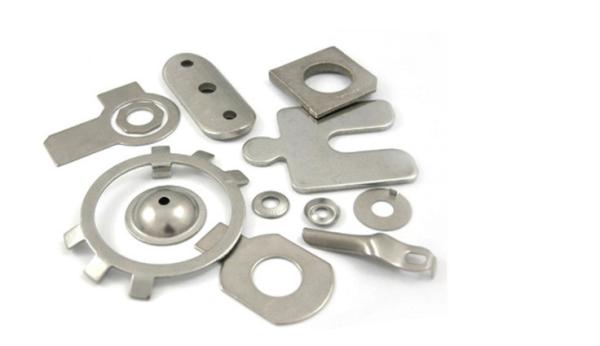Pièces de soudage de pliage d'emboutissage de métal bon marché fabriquées en usine