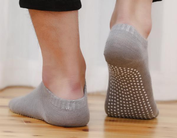 Eco Friendly Material Women's Gripper Socks , Slip Resistant Barre Socks Standard Thickness