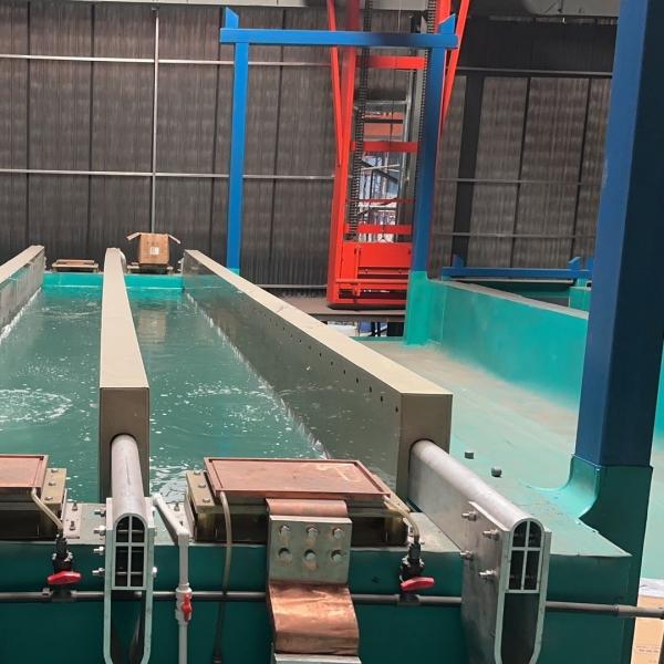 Linha de produção de anodização semiautomática de 3000T / M 8-12μm