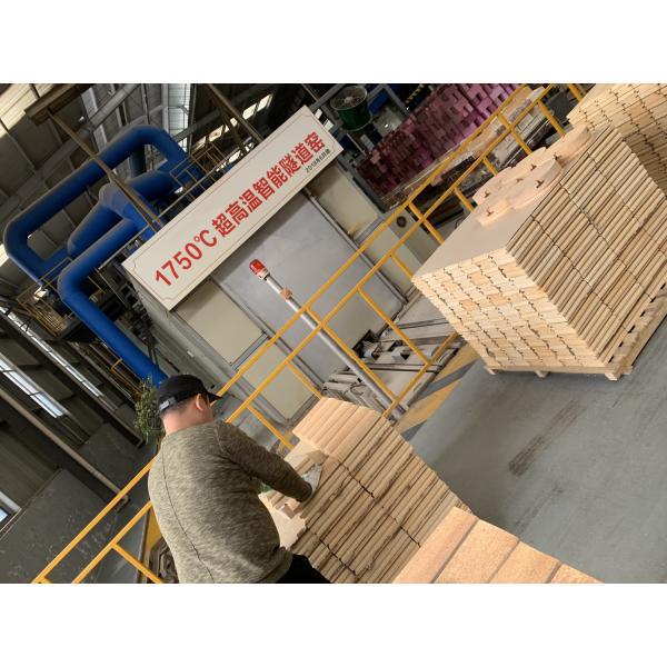 42-45% Содержание Al2O3 Низкая прочность на холодный раздавление 50-70MPa Три низкоогневые глиняные кирпичи