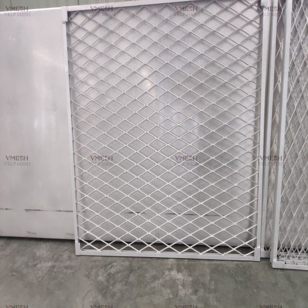 Customized HDG Metal Material Expanded Metal Mesh Safety Fence For Machinery Equipment Protection