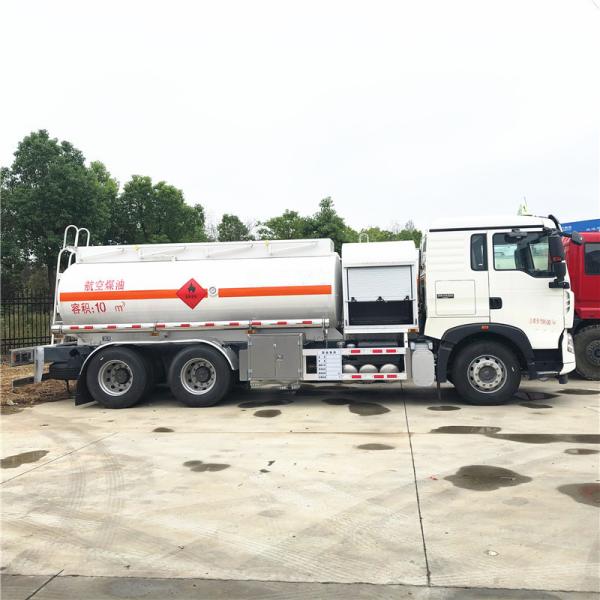 Sinotruck Howo 20000 Liters Air Jet Aviation Refueling Trucks For Remote Areas