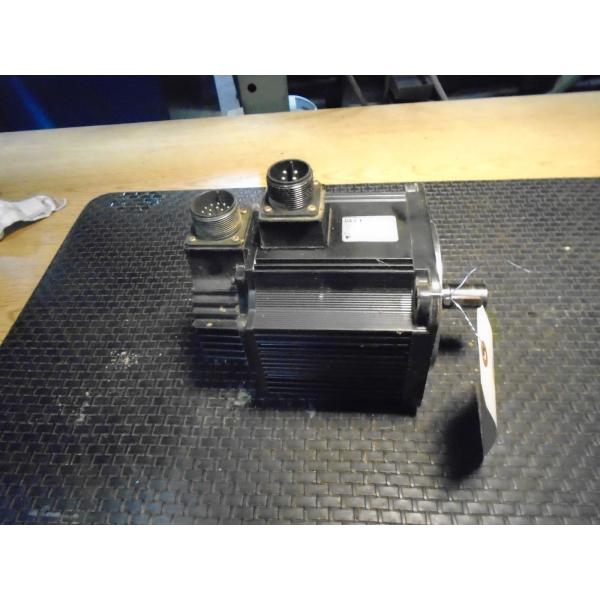 Yaskawa AC Servo Motor 1300RMP 850W 7.1A SGMG-09V-2A-V631 New in box