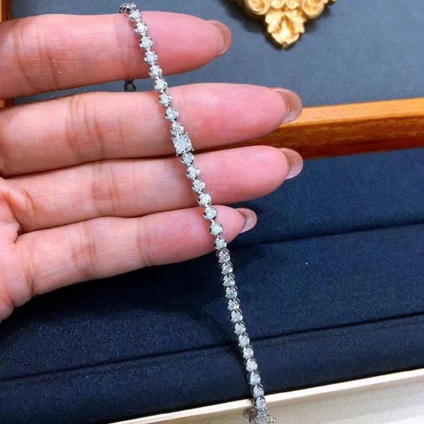 Round Shape Princess Cut Diamond Bracelet Decoration Must-Have with US Currency