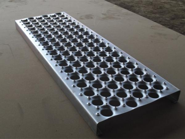 Anti - Corrosion Perf O Grip Stair Treads Non Slip For Sewage Treatment / Power Plant