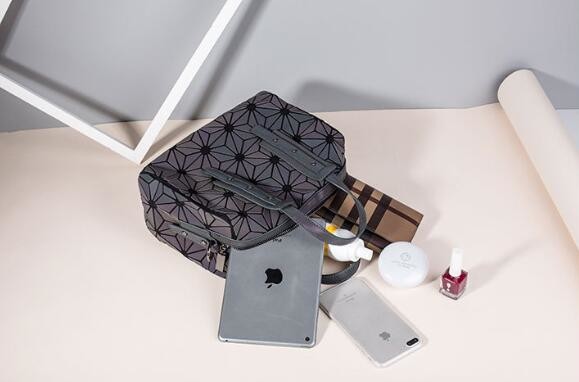 Women Lingge Handbag With Luminous Color Changing And Fashionable Dazzling Diamond Shaped Crossbody Bag