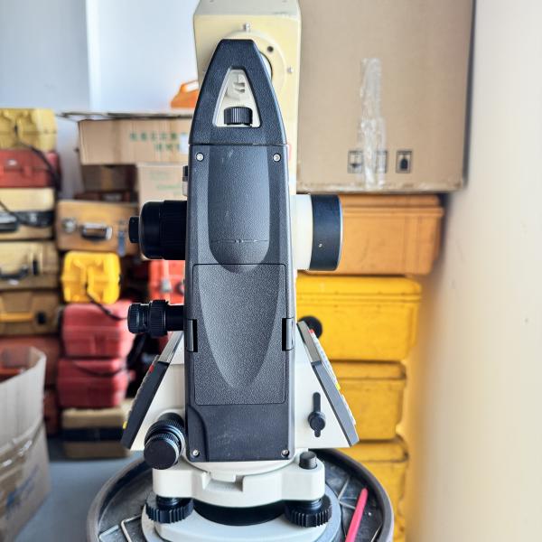 サウスブランド電子デジタルセオドライト NT-023 30倍倍率 電子デジタルセオドライト IP54防水レベル 1°または1gon 水平円正確な測定