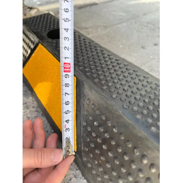 183cm Rubber Wheel Stopper Speed Bump with 10cm Height and 15kg Weight for Durable Parking Safety