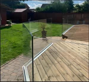 Modern Safety Glass Balcony Railing for Extreme Weather