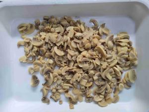 蒸し 缶詰 の シャンピノン キノコ どんな 食器 に も 使える 便利 な 材料