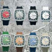 Casse en acier inoxydable de mode Double calendrier Montre pour hommes et femmes avec sangle en silicone