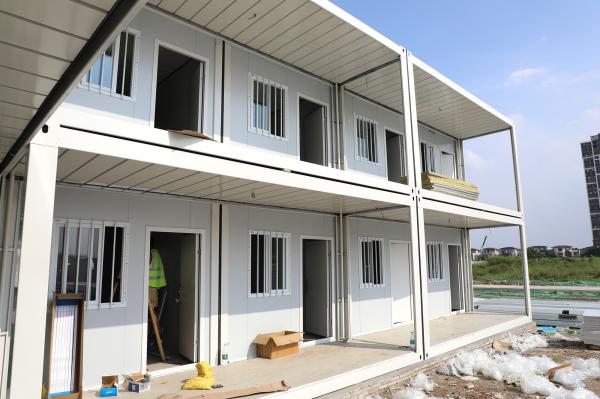 2024 Modern Steel Flat Pack Container House pré-construção de trabalho dormitório personalizável espaço de vida pronto