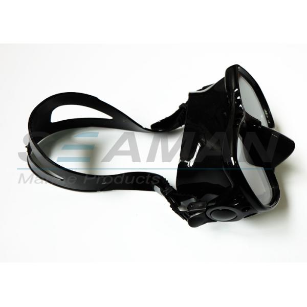 Взрослые Snorkeling скуба взгляда маски подныривания заплывания изумлённые взгляды панорамного широкого противотуманные