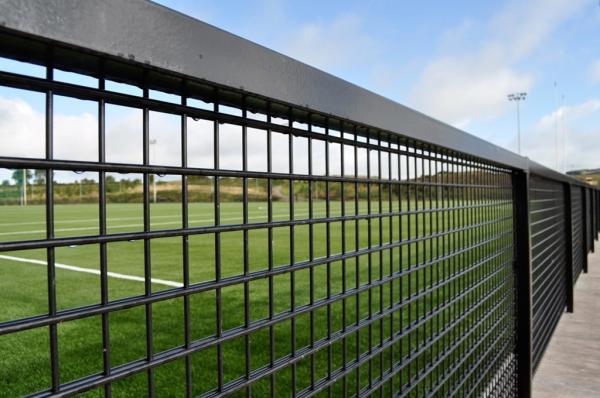 With Stands Tubular Steel Fence Stable Installation