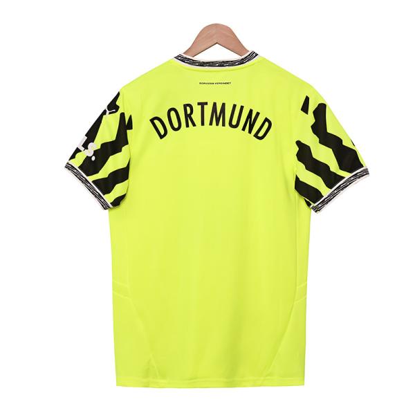 Le maillot de la saison 2025-2026 de Dortmund supporte la personnalisation des équipes
